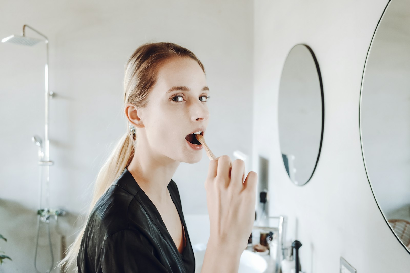 How to Maintain Dental Implants Long-Term: A Complete Care Guide