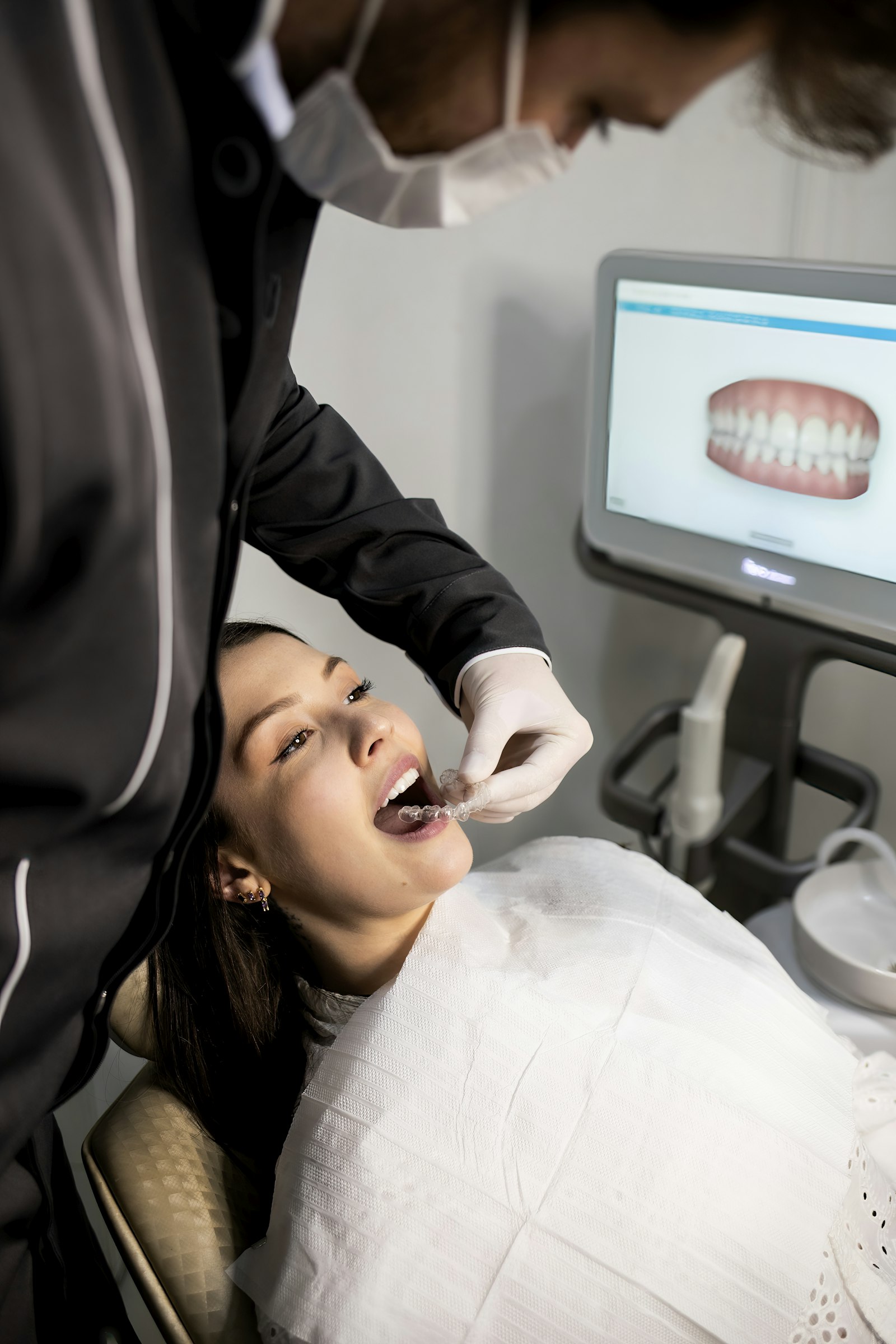 How to Choose a Cosmetic Dentist: 7 Questions to Ask